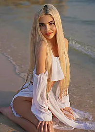 Шлюха Ксения (24 года), блондинка, звонить по тел. +380684165536, метро Кловская, минет в презервативе, классический массаж, анкета 13